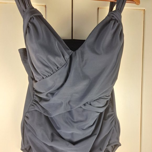 Land's End Women's Faux Wrap Shirred Ruched Front Black One PC Swimsuit Sz 16 - Picture 1 of 9